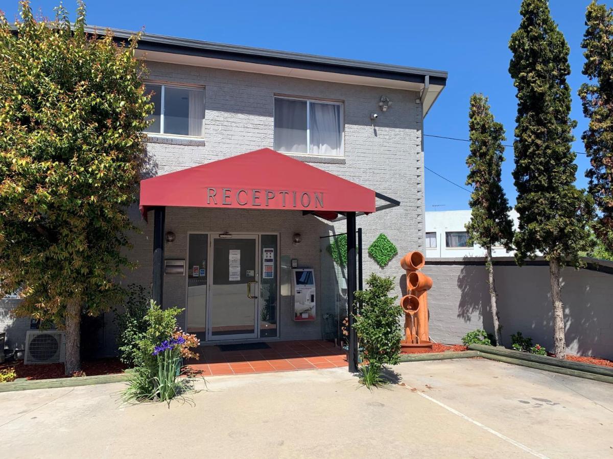 Crest Motor Inn Queanbeyan Exteriör bild