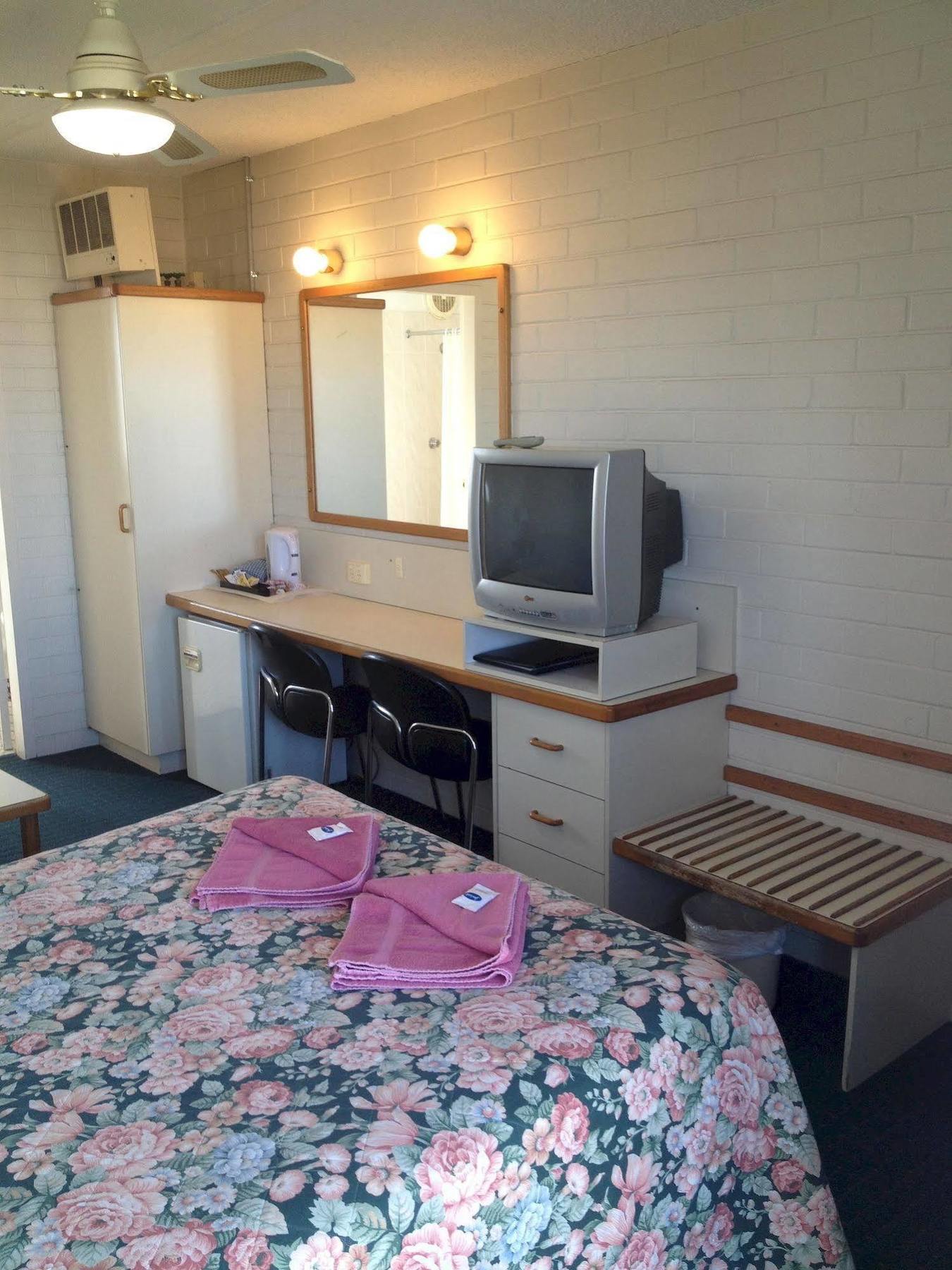 Crest Motor Inn Queanbeyan Exteriör bild